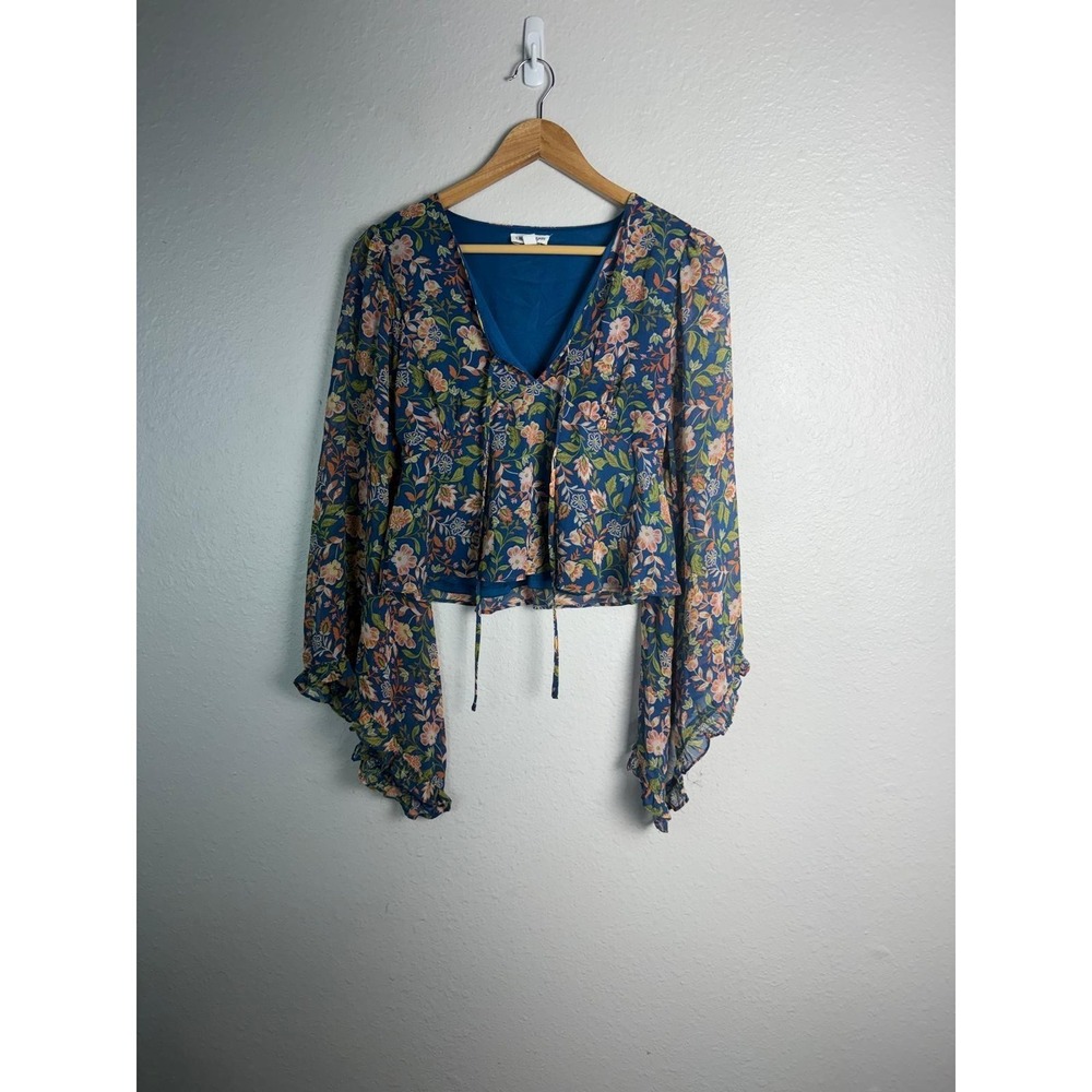 Lily Star Women Blue Floral Cropped Blouse Sz S Bell Sleeve V-Neck Ruffle